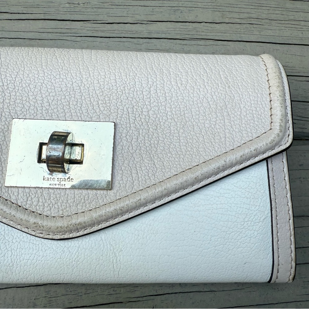 Kate Spade New York Walter Place Jean Leather Envelope Wallet in Pebble Cream - Picture 4 of 16